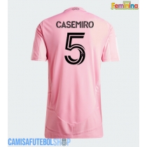 Camisa de time de futebol Inter Miami Casemiro #5 Replicas 1º Equipamento Feminina 2026-27 Manga Curta